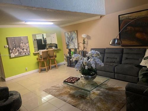 l104-18051 Nw 68th Ave, Hialeah, FL, 33015-3904 | Card Image