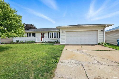 343 W Meadow Lane Ln, Walcott, IA, 52773-7770 | Card Image