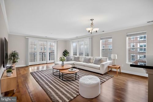 1836-800 Admirals Way, PHILADELPHIA, PA, 19146-5241 | Card Image