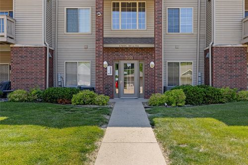 unit-309-250 Cimarron Dr, Hiawatha, IA, 52233-1469 | Card Image