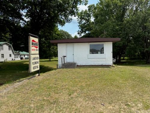 9743 Howard City Edmore Rd, Lakeview, MI, 48850-9105 | Card Image