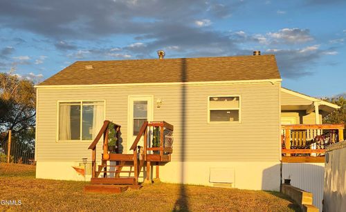 124 4th St Se, Watford City, ND, 58854-7522 | Card Image