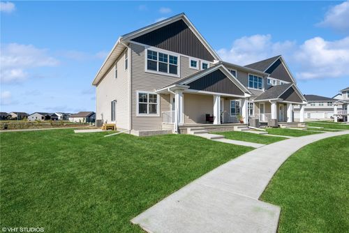 2337 Roycroft Aly, Marion, IA, 52302-8610 | Card Image