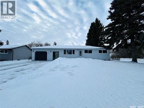 302 3rd Ave, Whitewood, SK, S0G5C0 | Card Image