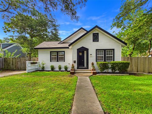 24 11th Ave N, Texas City, TX, 77590-6331 | Card Image