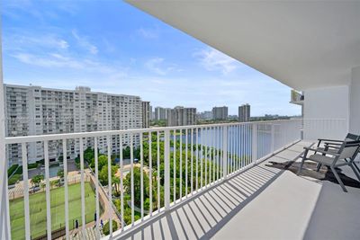 1506W - 2801 Ne 183rd St, Condo with 2 bedrooms, 2 bathrooms and null parking in Aventura FL | Image 3