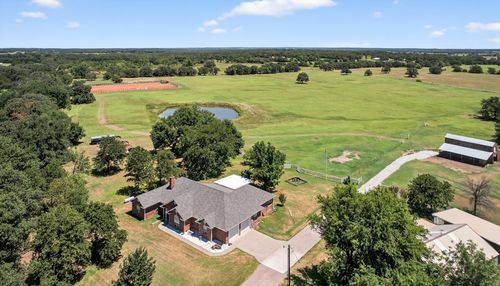 482 Center Hill Rd, Gainesville, TX, 76240-7202 | Card Image