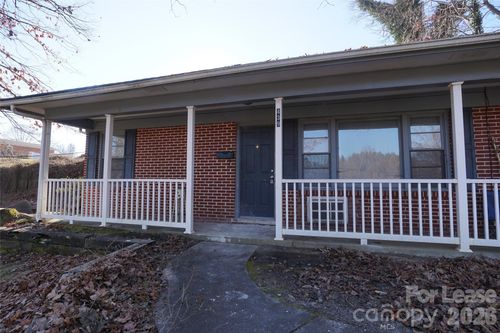 439 Arlington Cir Nw, Lenoir, NC, 28645-4206 | Card Image