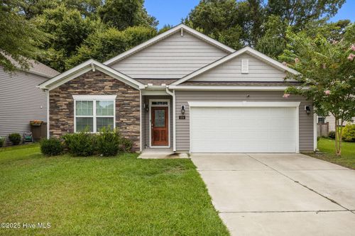204 Gabrielle St, New Bern, NC, 28560-3284 | Card Image