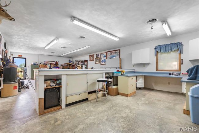 Miscellaneous room with concrete flooring | Image 48
