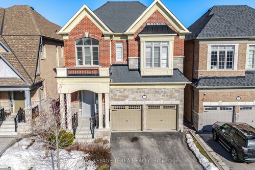 11 Lockton St, Whitby, ON, L1P0E1 | Card Image