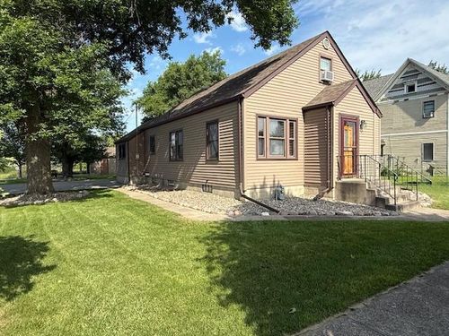 111 S Lake St, Belview, MN, 56214-4021 | Card Image