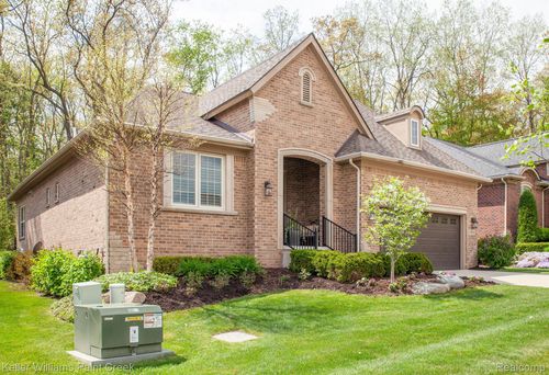 5514 Woodfall Rd, Clarkston, MI, 48348-5180 | Card Image