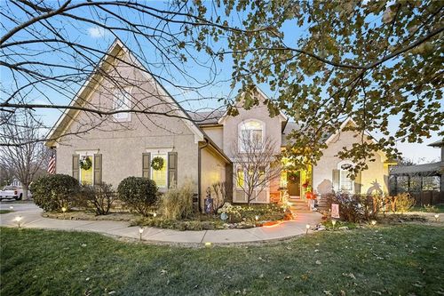 15206 W 164th Ter, Olathe, KS, 66062-9056 | Card Image