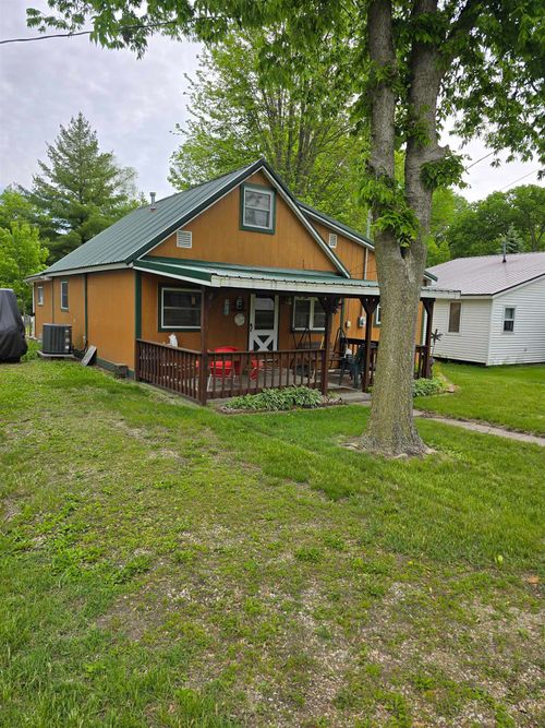10537 Pine Lane, Bloomington, WI, 53804 | Card Image