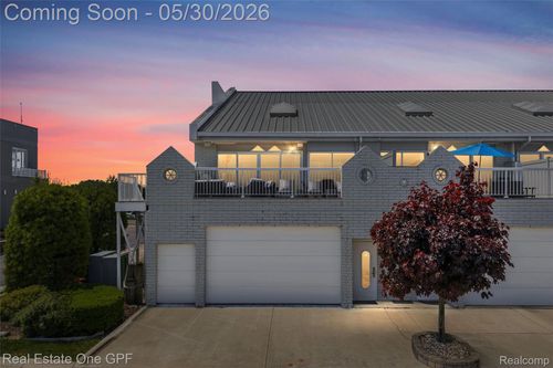 1-46 Evergreen Dr, Harrison Township, MI, 48045-5017 | Card Image