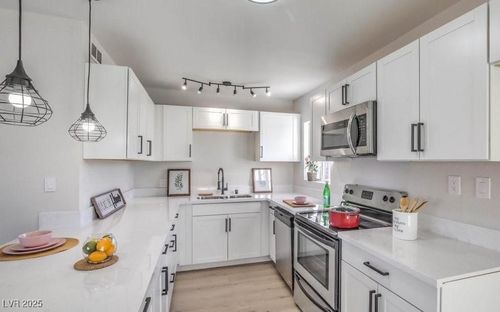 2033 Hassell Ave, North Las Vegas, NV, 89032-3543 | Card Image