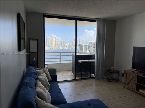 ph16-3300 Ne 192nd St, Aventura, FL, 33180-2427 | Card Image