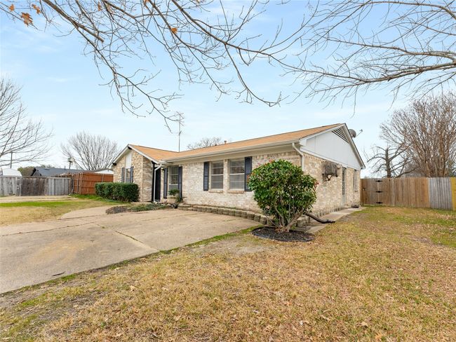 Ranch-style home featuring a front lawn | Image 4