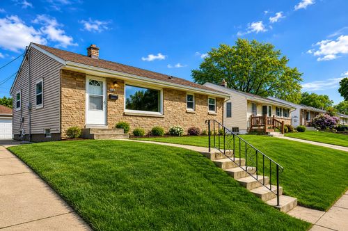 8111 W Lancaster Ave, Milwaukee, WI, 53218-3653 | Card Image