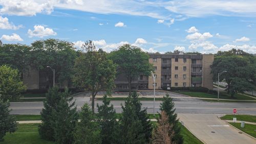 402-1133 S Finley Rd, Lombard, IL, 60148-3872 | Card Image