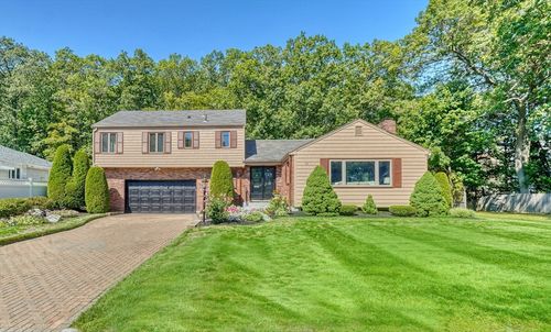 118 Woodcrest Dr, Melrose, MA, 02176-3416 | Card Image