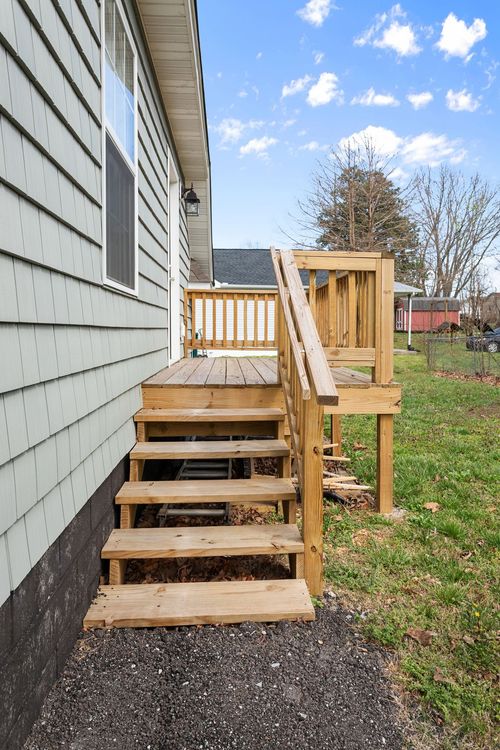 222 W 2nd Ave, Hohenwald, TN, 38462-1713 | Card Image