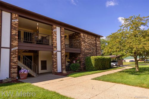 29948 Utica Rd, Roseville, MI, 48066-4639 | Card Image