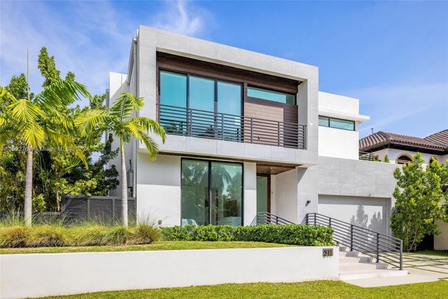 311 189th Street, House other with 5 bedrooms, 5 bathrooms and null parking in Sunny Isles Beach FL | Image 2