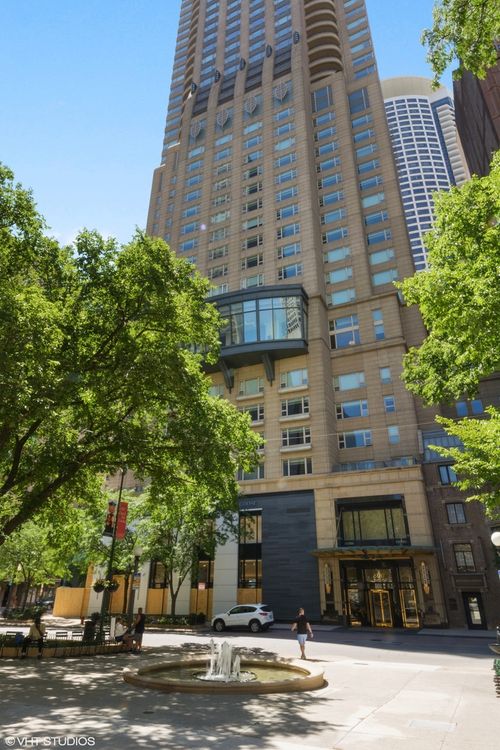 apt-3502-800 N Michigan Ave, Chicago, IL, 60611-2156 | Card Image