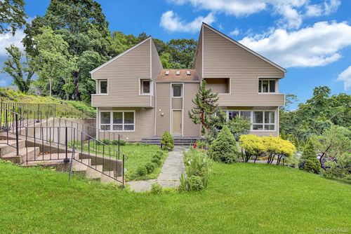 4 Verity Lane W, North Hempstead, NY, 11576 | Card Image