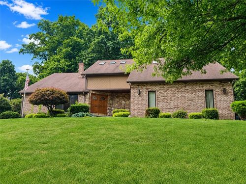 135 Regency Dr, Uniontown, PA, 15401-8981 | Card Image