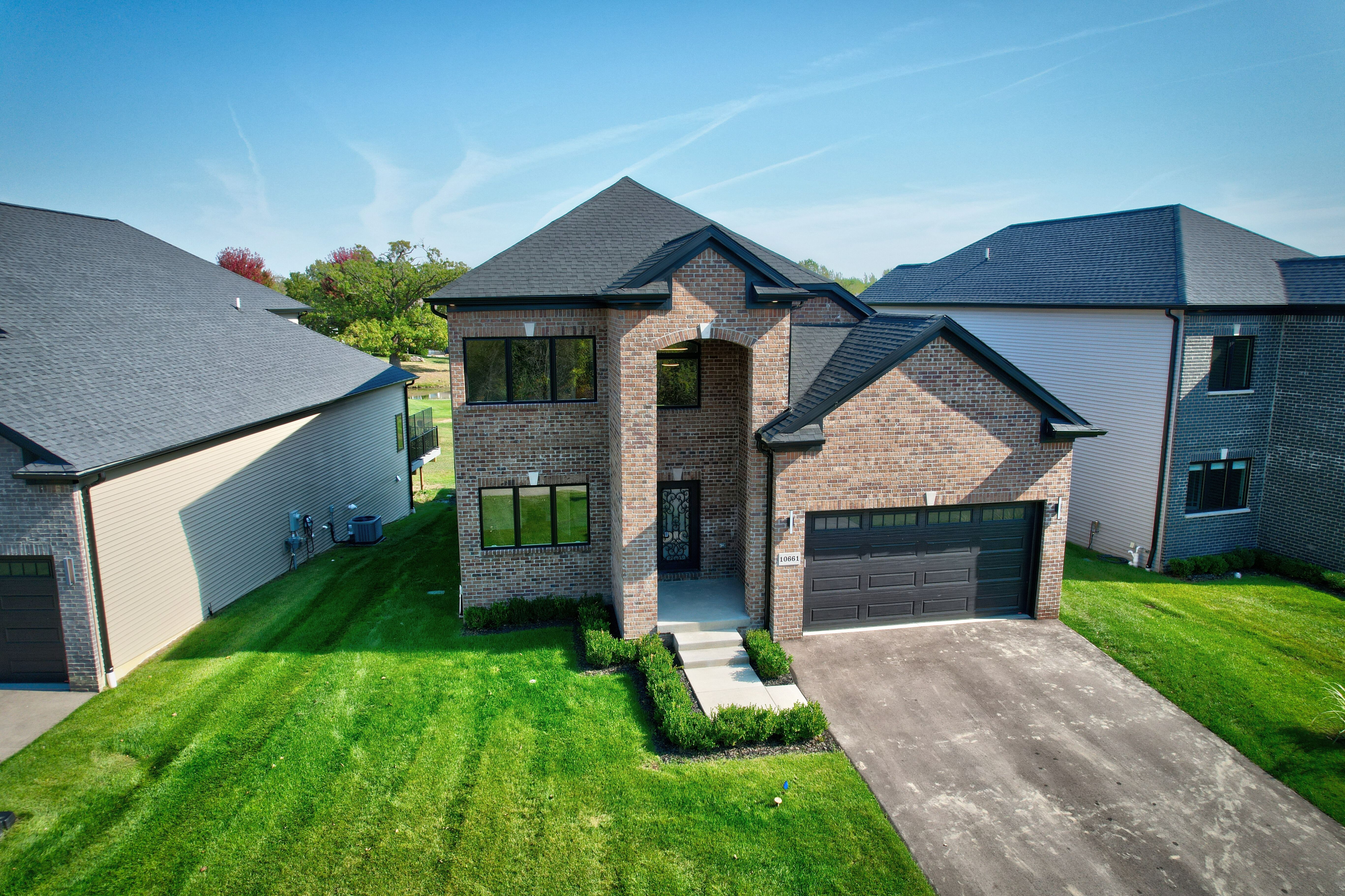 Lone Oak Cir, Grand Blanc, MI 48439