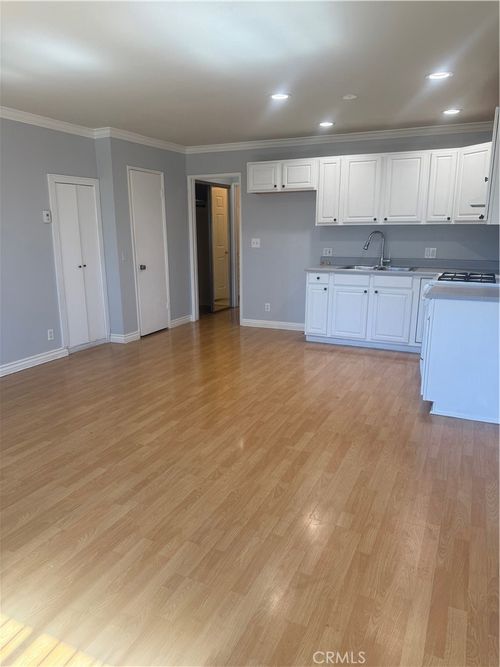 2-6439 Woodman Ave, Van Nuys, CA, 91401 | Card Image