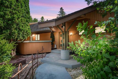 225 S 6th Street, Oostburg, WI, 53070 | Card Image