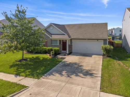 7561 Maple Trunk Dr, Canal Winchester, OH, 43110-7742 | Card Image