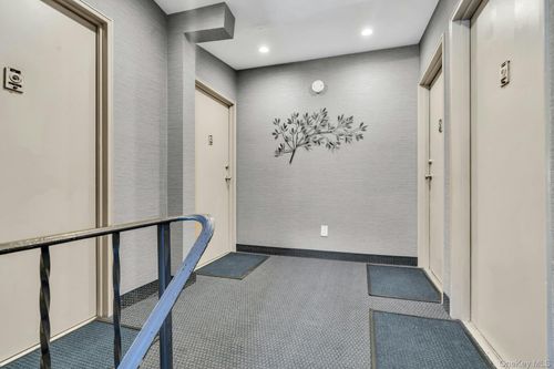 apt-12h-200 Lexington Ave, Oyster Bay, NY, 11771-2194 | Card Image