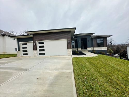 202 E Maple St, Lone Jack, MO, 64070-9317 | Card Image