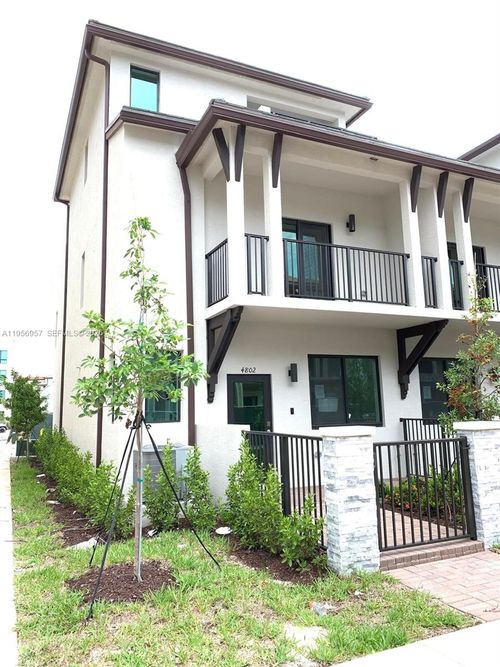 4802 Nw 83rd Path, Doral, FL, 33166-5398 | Card Image