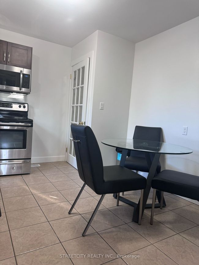 22 Tweedsmuir Ave, House other with 3 bedrooms, 1 bathrooms and 2 parking in London ON | Image 5