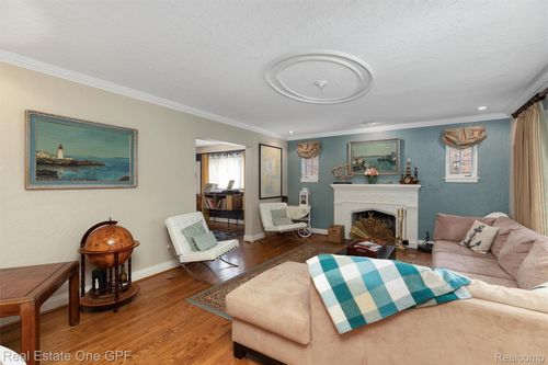 713 University Pl, Grosse Pointe, MI, 48230-1260 | Card Image