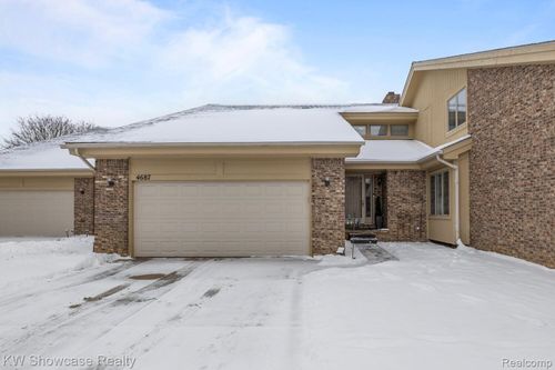 4687 Fairway Ct, Waterford, MI, 48328-3484 | Card Image