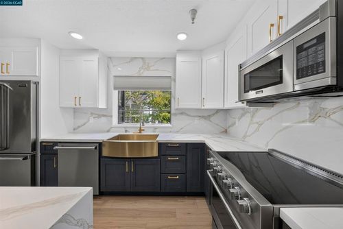 215-2578 Oak Road, Walnut Creek, CA, 94597-7821 | Card Image