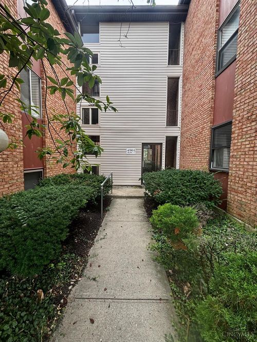 4901 Chalet Dr, Saint Bernard, OH, 45217-1452 | Card Image