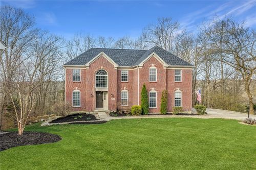 242 County Down Ln, Loveland, OH, 45140-5416 | Card Image
