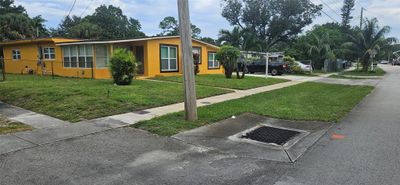 531 Nw 33rd Ave, House other with 4 bedrooms, 2 bathrooms and null parking in Lauderhill FL | Image 1