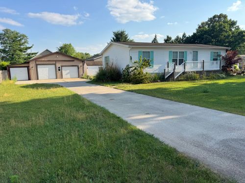 8160 Ray Dr, Newaygo, MI, 49337-9558 | Card Image