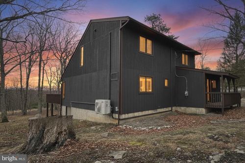 103 Ashley Ct, Bushkill, PA, 18324-7796 | Card Image