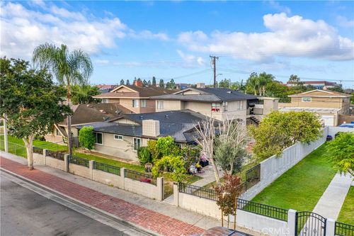 17091 Oak Ln, Huntington Beach, CA, 92647-5812 | Card Image