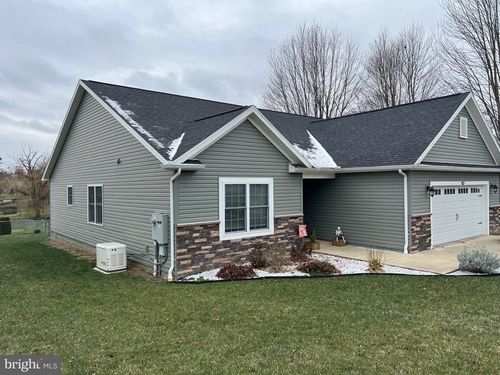 102 Colonial Ln, UNIONTOWN, PA, 15401 | Card Image